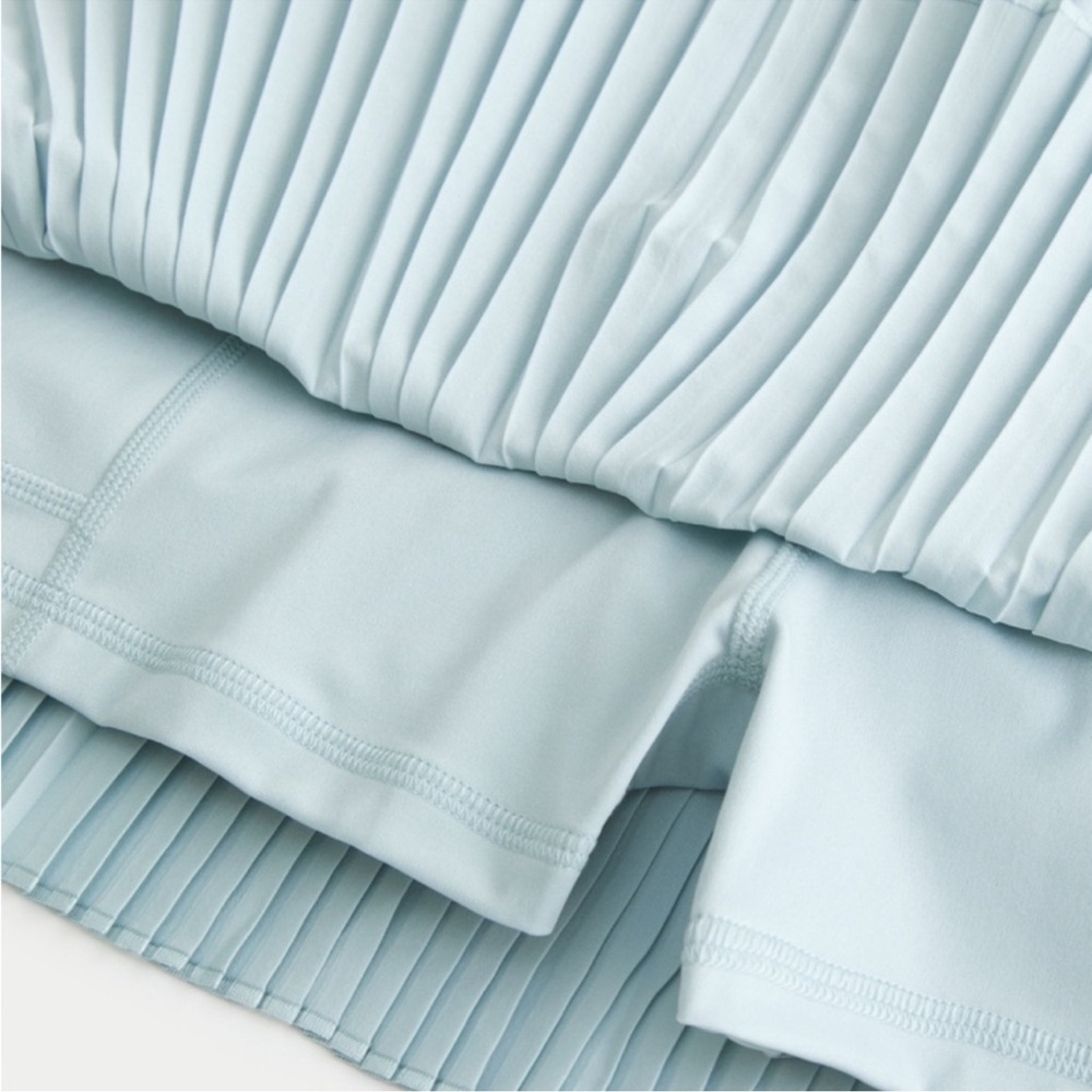 Gilly Hicks Active Pleated Skortie - Picture 9 of 9
